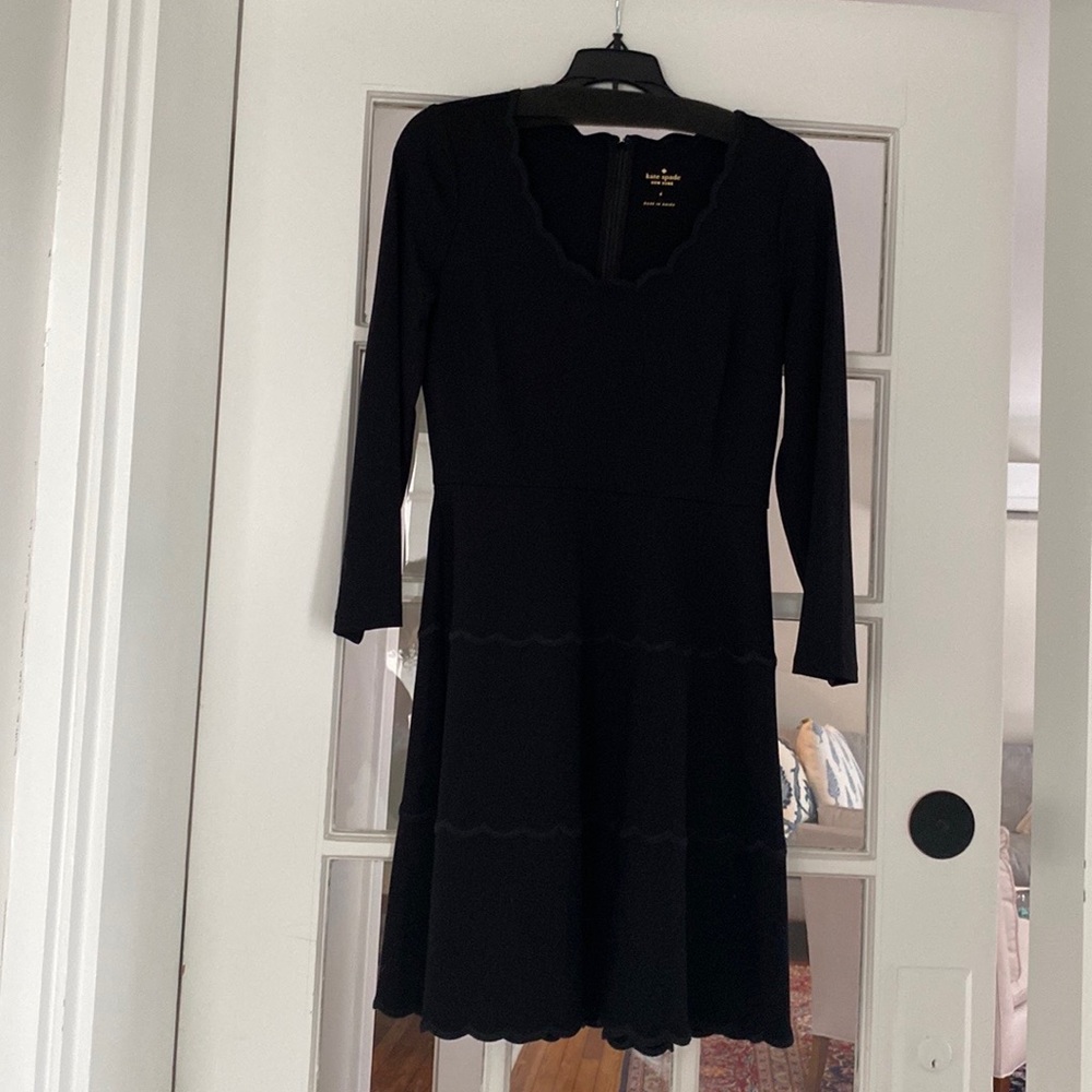 KATE SPADE SCALLOP PONTE DRESS Excellent condition.